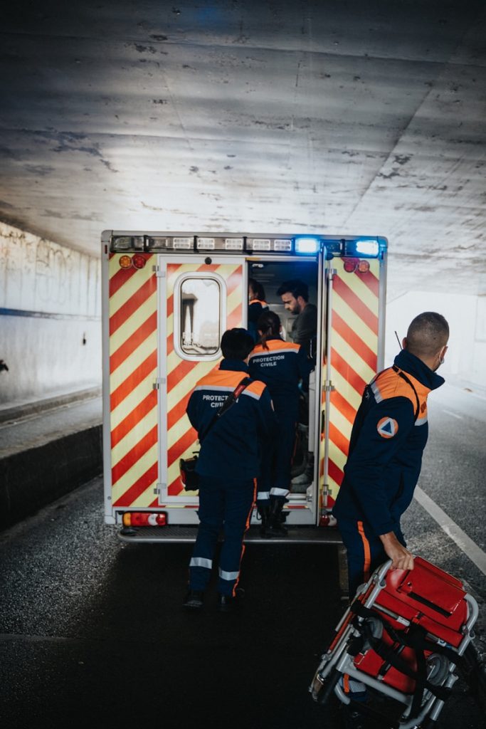 quelles sont les 3 informations que je dois absolument donner aux services de secours ?